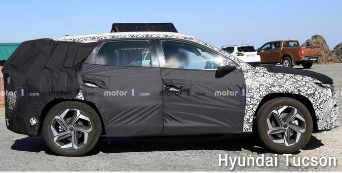 The new fourth-gen Hyundai Tucson was recently spied. Codenamed ‘Hyundai NX4’ it will be showcased in 2020 and released in 2021. | Credit motor1.com