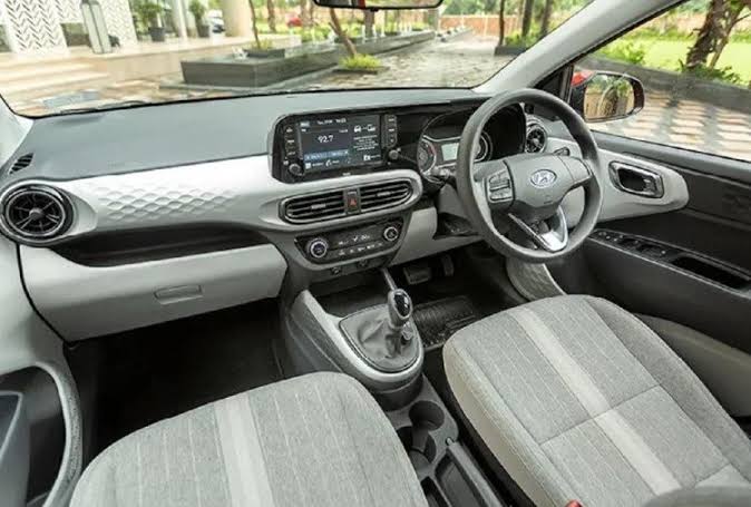 Hyundai Aura interior details 