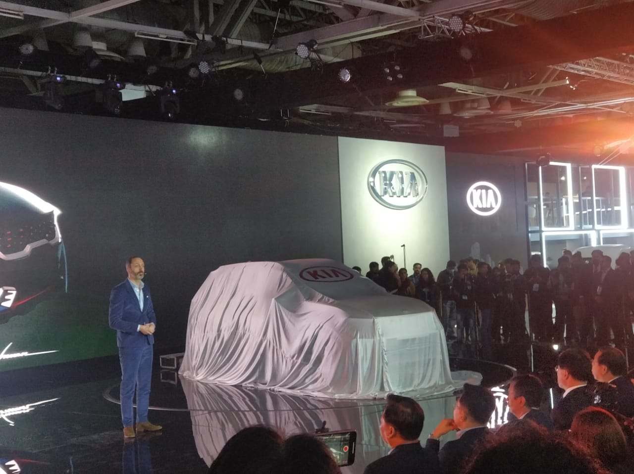Kia Sonet Subcompact SUV Unvieled : Auto Expo 2020 Day 1