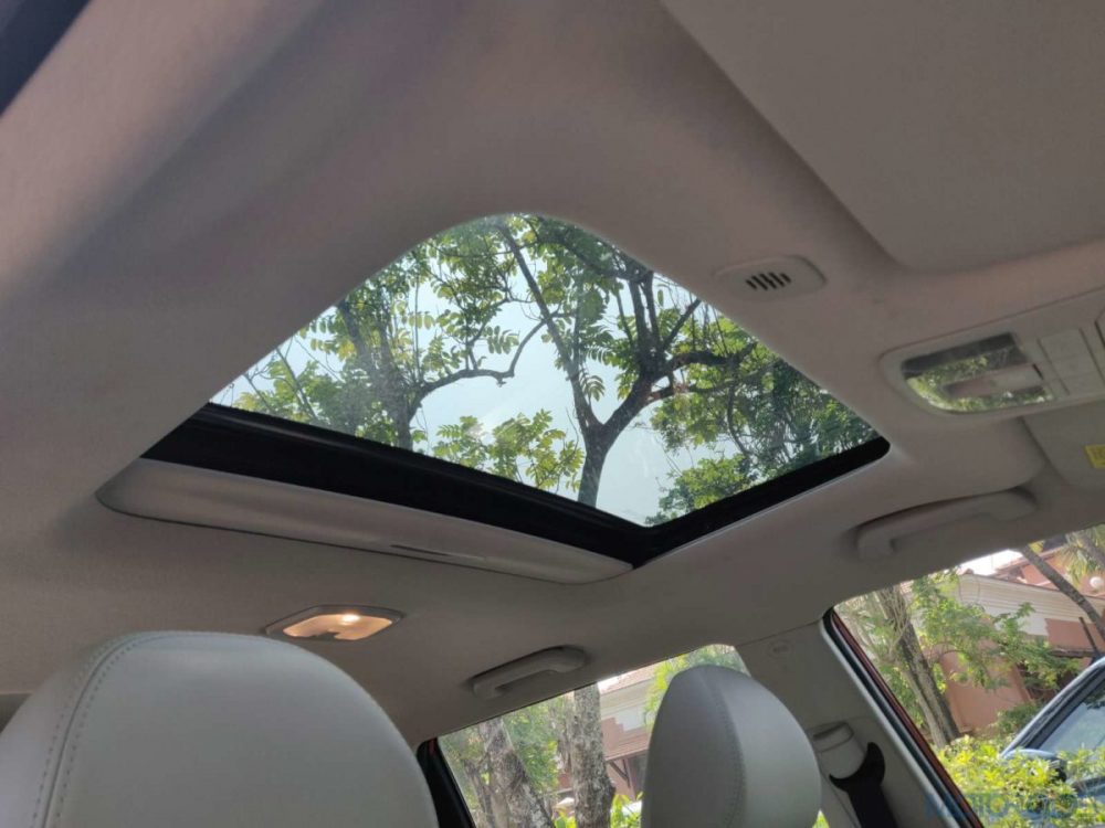 Mahindra XUV300s Electric Sunroof with Anti-Pinch | Cars with Sunroof in India