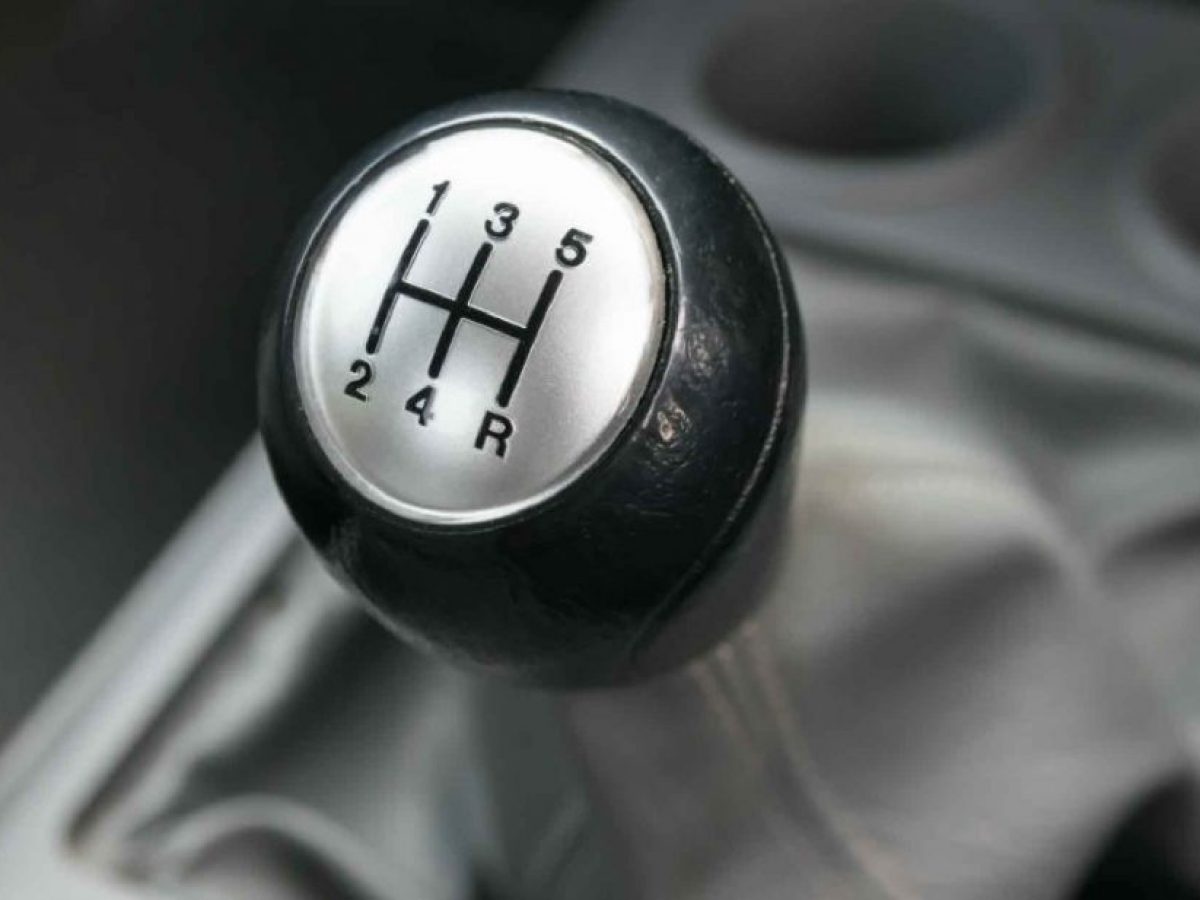 10 Things you should never do in a Manual Transmission Car e1602835560391