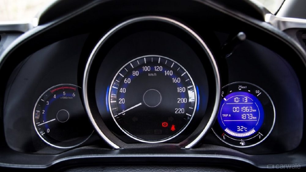 Honda WR-V speedometer