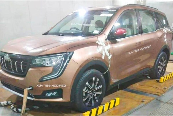 Mahindra XUV700 Spied Undisguised