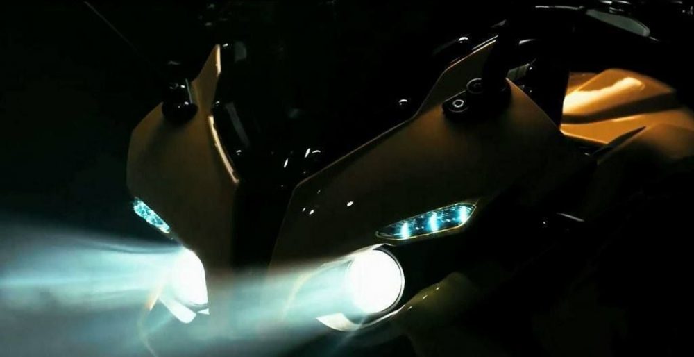 Bajaj Pulsar RS200 headlight