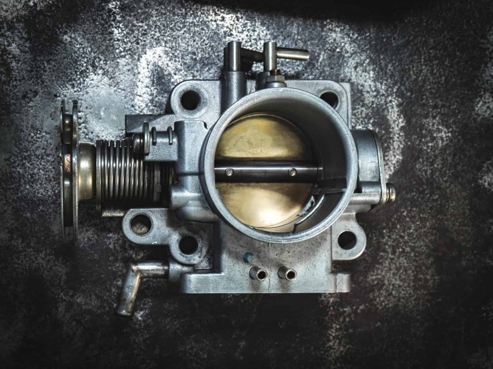A Guide to Cleaning a Throttle Body -  Motors Blog