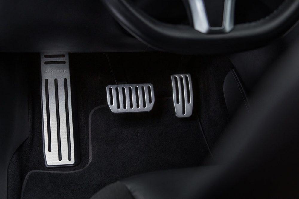 10 Comfort Features That Need To Be Standardized In Modern Cars