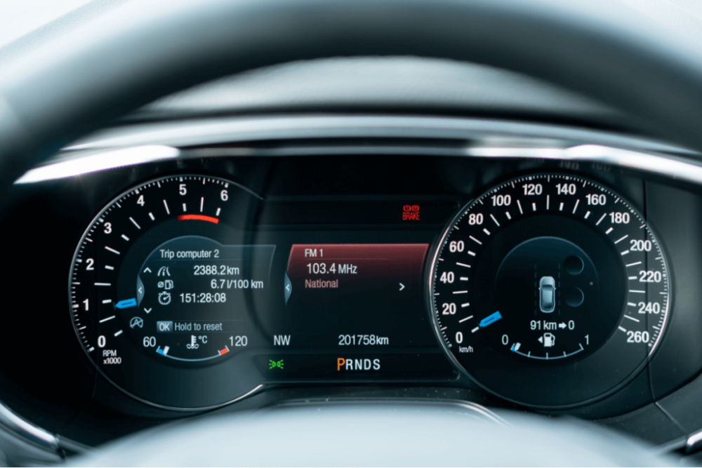 Auto-dimming Instrument Cluster
